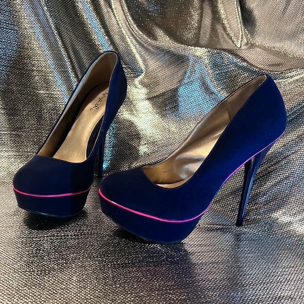 Woman’s Qupid Blue Velvet High Heels 👠 size 8 1/2 pink accent very 😍beautiful